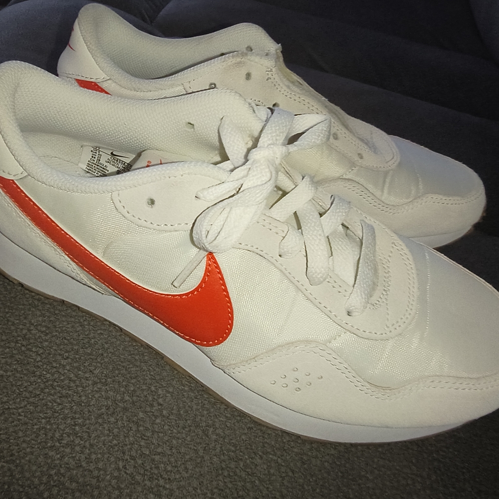 2022 Nike MD Valiant GS 'White Orange Size 7y